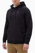 Descubre la Sudadera Vans Negra Versa Standard, perfecta para hombres que buscan estilo y comodidad. Con un bolsillo de canguro delantero para mayor funcionalidad y un logotipo OTW distintivo en el lado izquierdo. Fabricada con una composición de 88% algodón y 12% poliéster para garantizar durabilidad y confort. ¡Compra ahora!