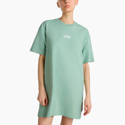 Vestidos Vans | Camiseta Vestido de Vans | El center vee es un vestido de manga corta, con corte de líneas masculinas y diseño a modo de camiseta confeccionada en algodón al 100% y decorada con un logotipo bordado en la parte delantera.