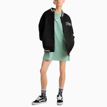 Vestidos Vans | Camiseta Vestido de Vans | El center vee es un vestido de manga corta, con corte de líneas masculinas y diseño a modo de camiseta confeccionada en algodón al 100% y decorada con un logotipo bordado en la parte delantera.