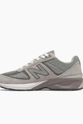 New Balance 990 990V5 New Balance 990V5 Mujer NB 990V5 Si buscas calidad, comodidad, si quieres sentir de verdad lo que es perfección en una sneaker la New Balance 990V5 es lo que necesitas, vayas a dónde vayas usala y disfrutarás de una sensación única que solo la New balance 990v5 te podrá ofrecer, te animas ? Características : 1. Model : New Balance 990 2. SKU : M990GL5 3. Color : Grey - - - - Search Terms - - - - New Balance 990 990v5 990 Gris & 990 Grey nb 990v