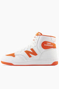 New Balance 480 para Hombre blancas, las sneakers con el auténtico estilo de New Balance una sneaker con pala de piel suave de calidad superior con extremo flexible acompañada a una talonera robusta que proporciona estabilidad, calidad, resistente una buena New Balance 480 para Hombre.