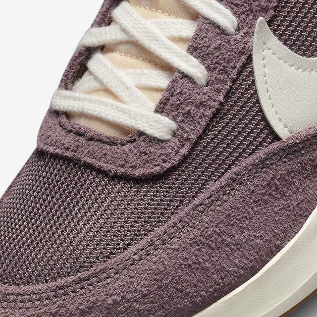 NIKE WAFFLE DEBUT PLUM ECLIPSE & COCONUT MILK AND GUM BROWN DX2931-200