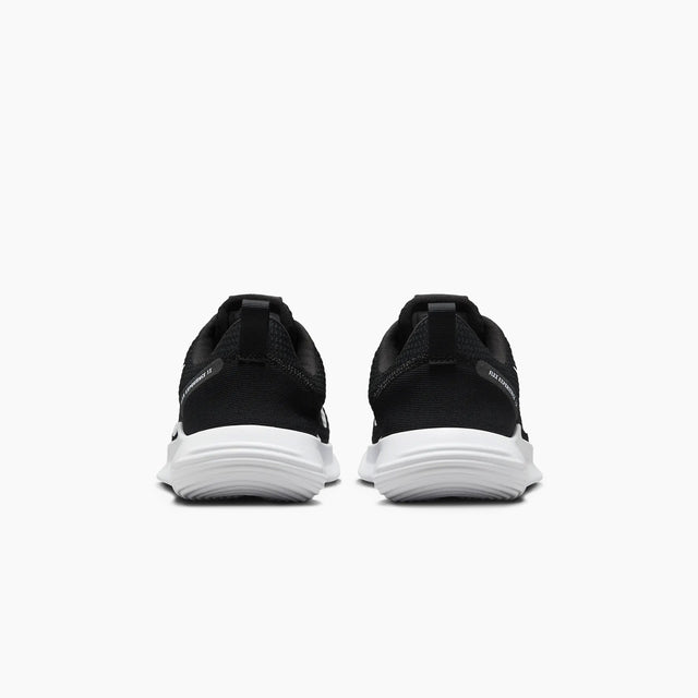 Nike Flex Experience | Mantente firme y sigue progresando en tus objetivos de running con la Flex Experiencia 12. Cuentan con un diseño minimalista y una amplitud total de movimiento desde el talón hasta la puntera para favorecer la fluidez en cada pisada y zancada. 