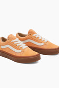 Zapatillas Ninos | Vans Kids | El emblemático modelo con el que nació la Sidestripe: las Old Skool. Desde su debut en el 77 este modelo de caña baja se ha convertido en todo un emblema en el mundo del skate, música y moda. Desde los patinadores y punks de los 90 a leyendas actuales. Haz que el más peque de la casa viva el estilo único de esta zapatilla.