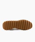 Si eres un amante del estilo minimalista, las zapatillas New Balance RC30 ofece una versión elegante de los diseños de los 70 con elementos innovadores concebidos para él presenta. Su silueta de perfil bajo se fusiona con una suela estriada, consiguiendo una estética versátil, que te llevará dónde quieras [ Sabas Shop ]